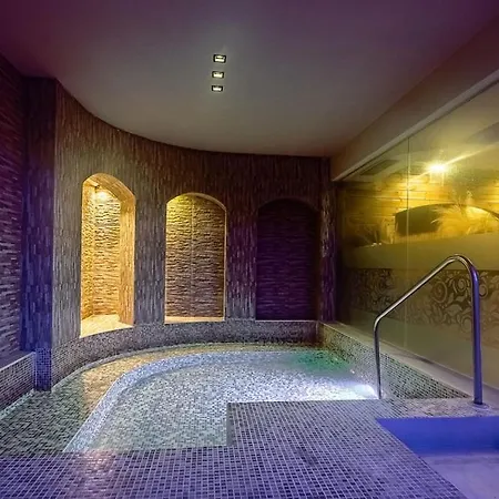 мия 2 Deluxe Royal Apartment *